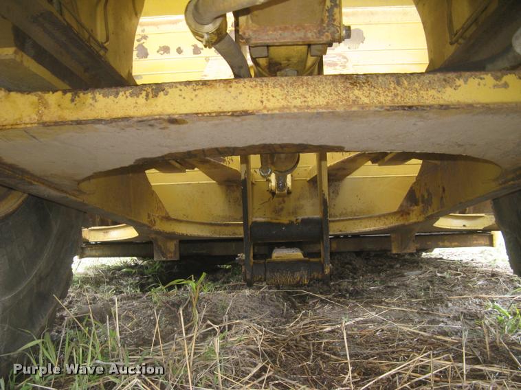 image for item L2358 2000 Caterpillar 615C Series II elevating scaper