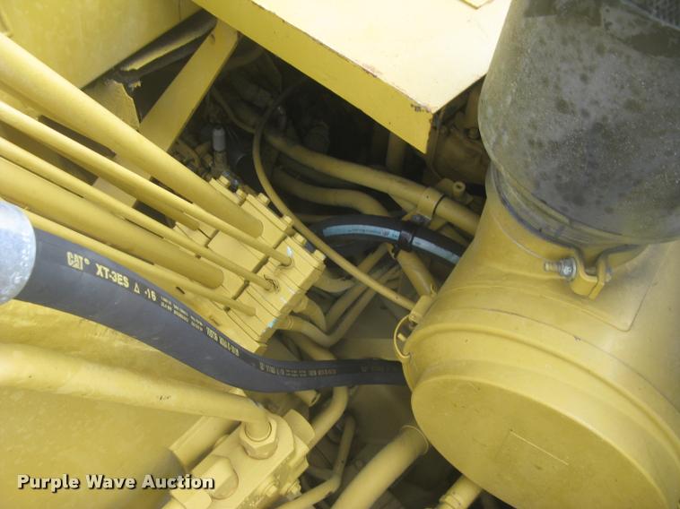 image for item L2358 2000 Caterpillar 615C Series II elevating scaper