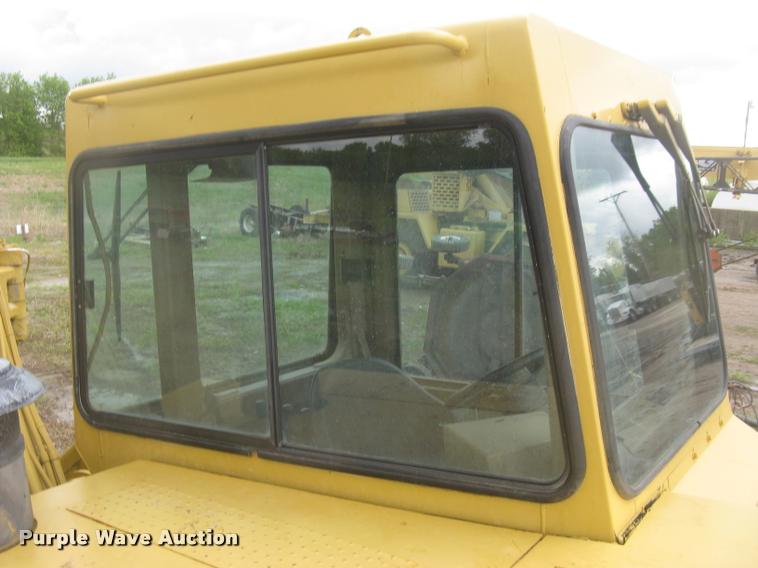 image for item L2358 2000 Caterpillar 615C Series II elevating scaper