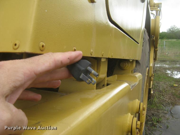 image for item L2358 2000 Caterpillar 615C Series II elevating scaper