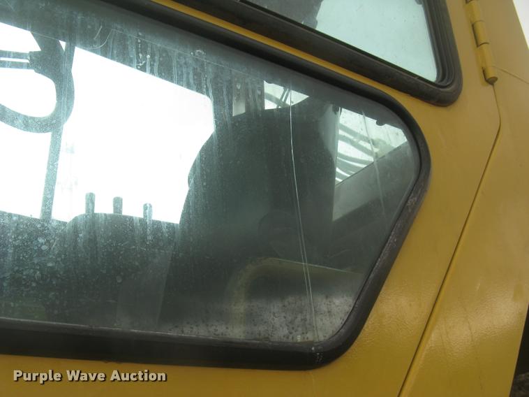 image for item L2358 2000 Caterpillar 615C Series II elevating scaper