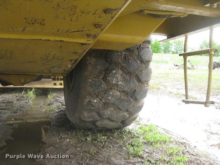 image for item L2358 2000 Caterpillar 615C Series II elevating scaper