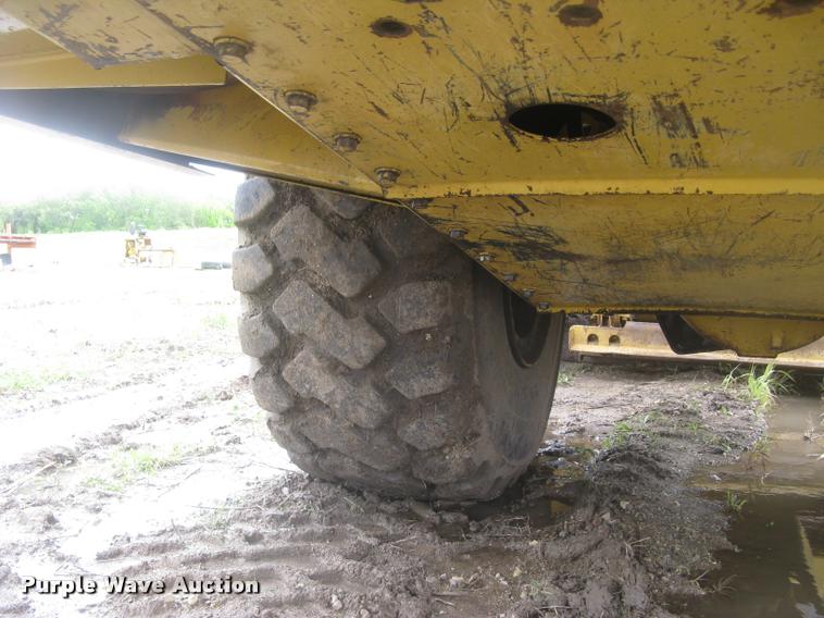 image for item L2358 2000 Caterpillar 615C Series II elevating scaper