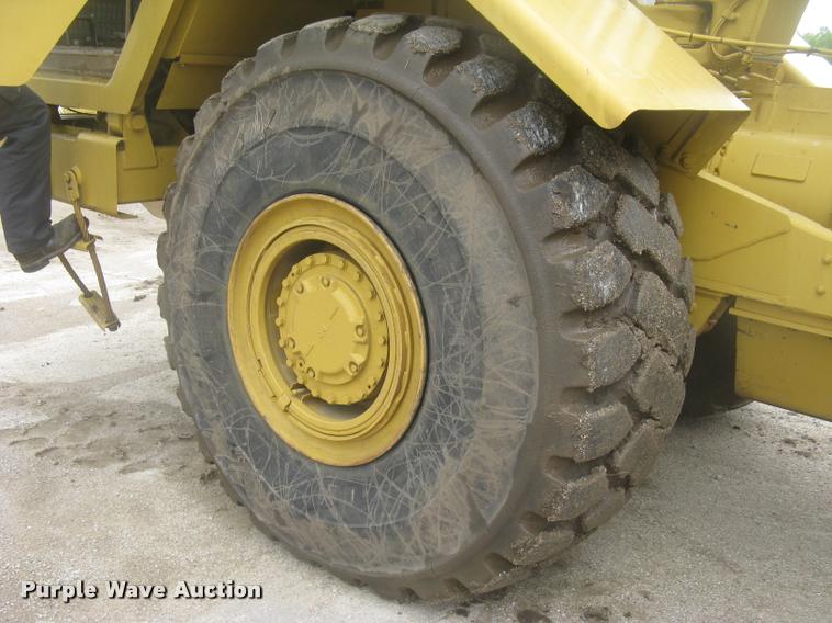 image for item L2358 2000 Caterpillar 615C Series II elevating scaper