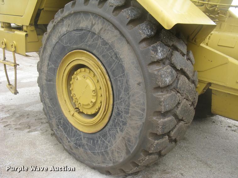 image for item L2358 2000 Caterpillar 615C Series II elevating scaper