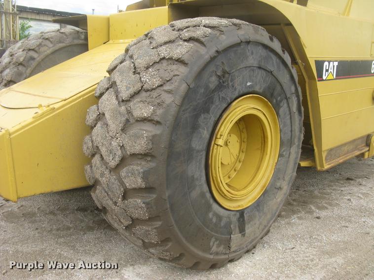 image for item L2358 2000 Caterpillar 615C Series II elevating scaper