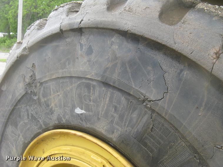 image for item L2358 2000 Caterpillar 615C Series II elevating scaper