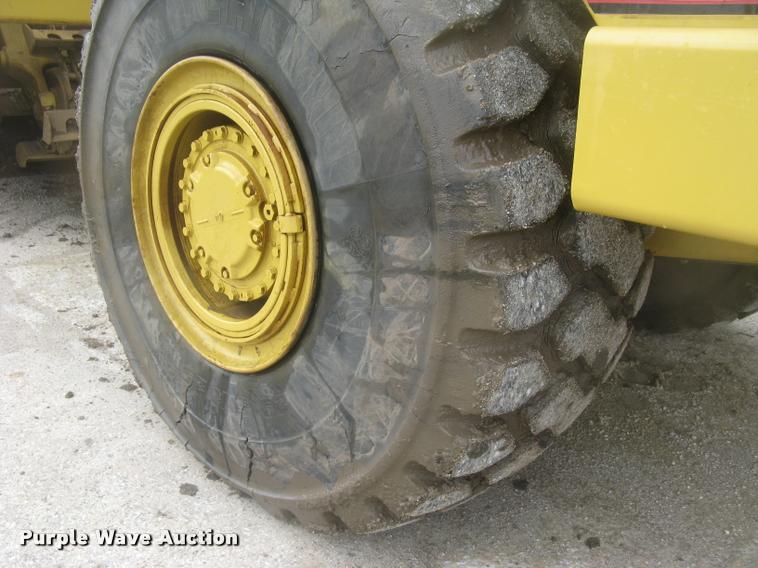 image for item L2358 2000 Caterpillar 615C Series II elevating scaper