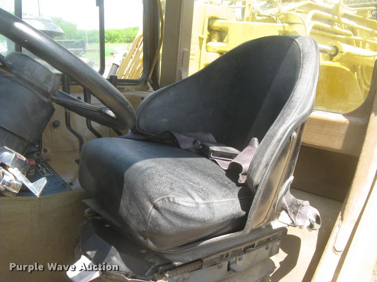 image for item L2358 2000 Caterpillar 615C Series II elevating scaper