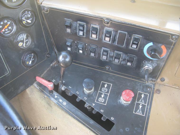 image for item L2358 2000 Caterpillar 615C Series II elevating scaper