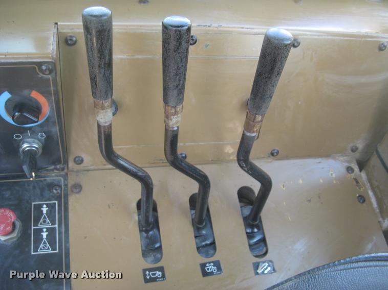 image for item L2358 2000 Caterpillar 615C Series II elevating scaper