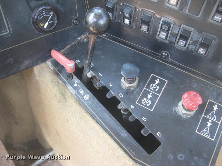 image for item L2358 2000 Caterpillar 615C Series II elevating scaper