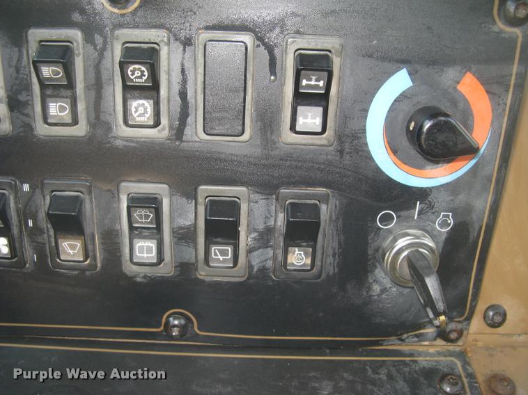 image for item L2358 2000 Caterpillar 615C Series II elevating scaper