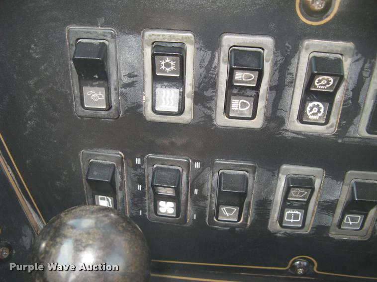 image for item L2358 2000 Caterpillar 615C Series II elevating scaper