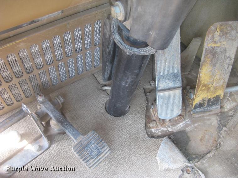 image for item L2358 2000 Caterpillar 615C Series II elevating scaper