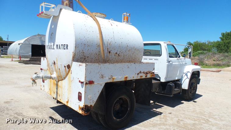 image for item L2363 1989 Ford F600 tank truck