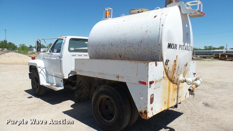 image for item L2363 1989 Ford F600 tank truck