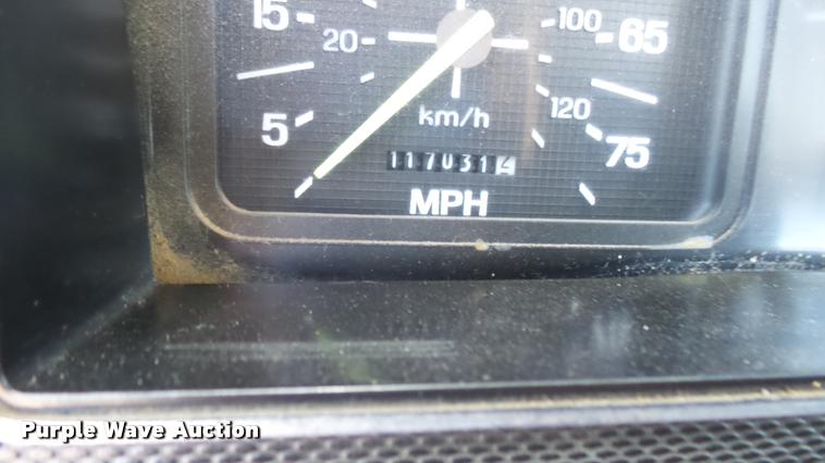 image for item L2363 1989 Ford F600 tank truck