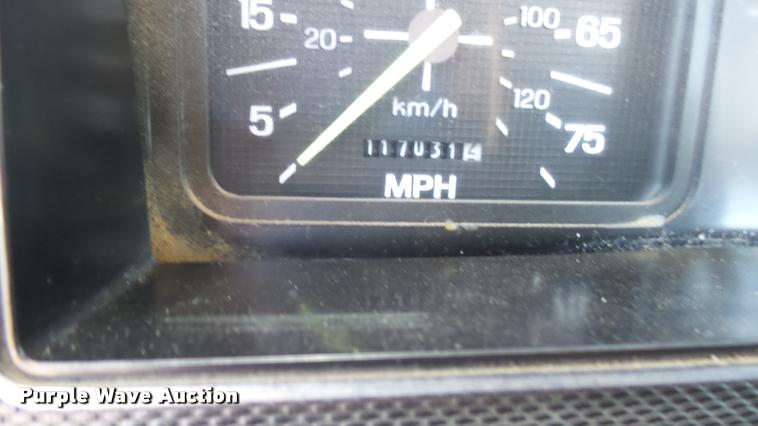 image for item L2363 1989 Ford F600 tank truck