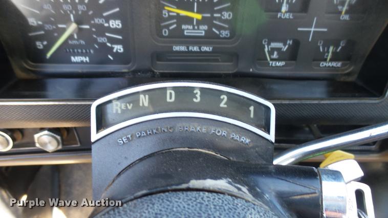 image for item L2363 1989 Ford F600 tank truck