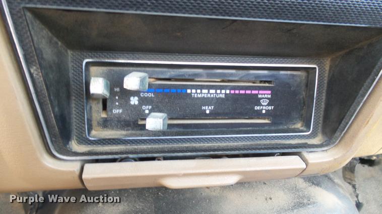 image for item L2363 1989 Ford F600 tank truck