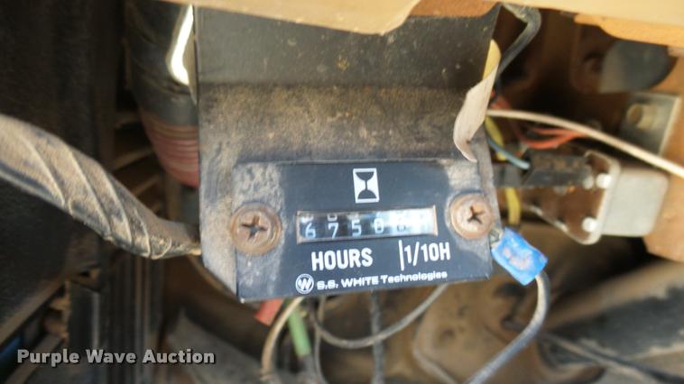 image for item L2363 1989 Ford F600 tank truck