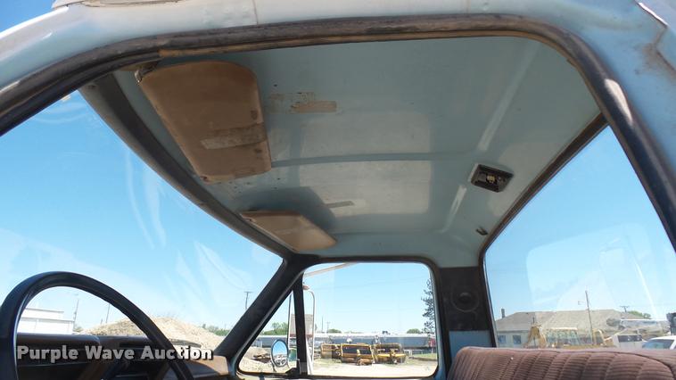 image for item L2363 1989 Ford F600 tank truck
