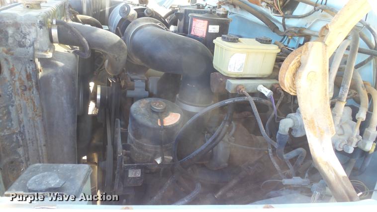 image for item L2363 1989 Ford F600 tank truck