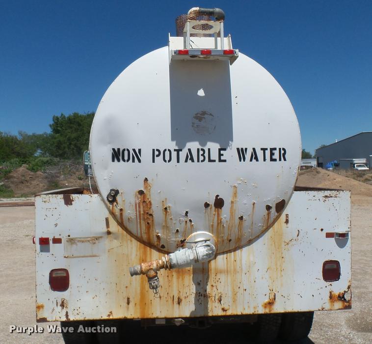 image for item L2363 1989 Ford F600 tank truck