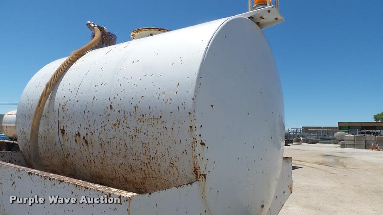 image for item L2363 1989 Ford F600 tank truck