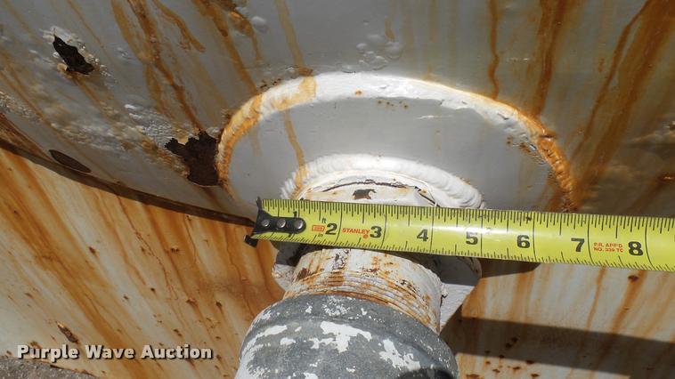 image for item L2363 1989 Ford F600 tank truck