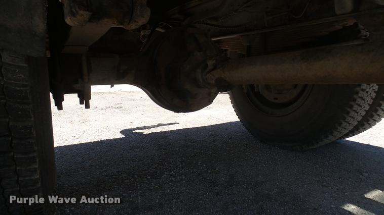 image for item L2363 1989 Ford F600 tank truck