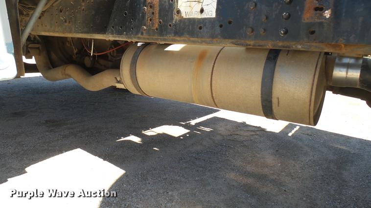 image for item L2363 1989 Ford F600 tank truck