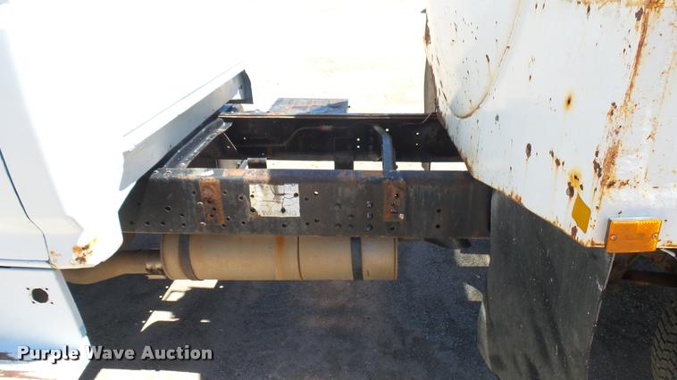 image for item L2363 1989 Ford F600 tank truck