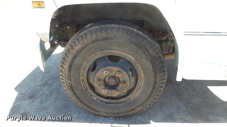 image for item L2363 1989 Ford F600 tank truck