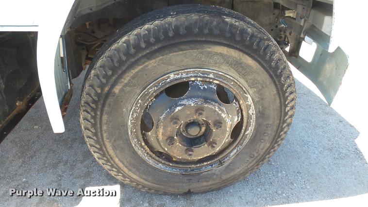 image for item L2363 1989 Ford F600 tank truck