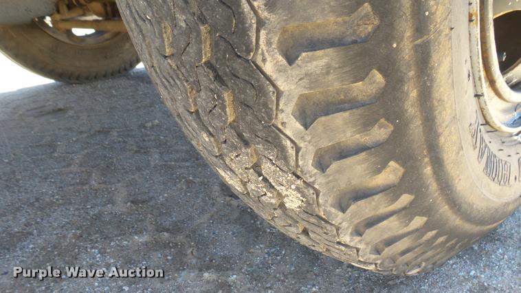 image for item L2363 1989 Ford F600 tank truck