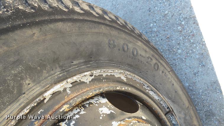 image for item L2363 1989 Ford F600 tank truck