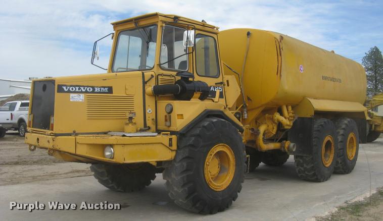 image for item L2372 Volvo BM A25 water truck
