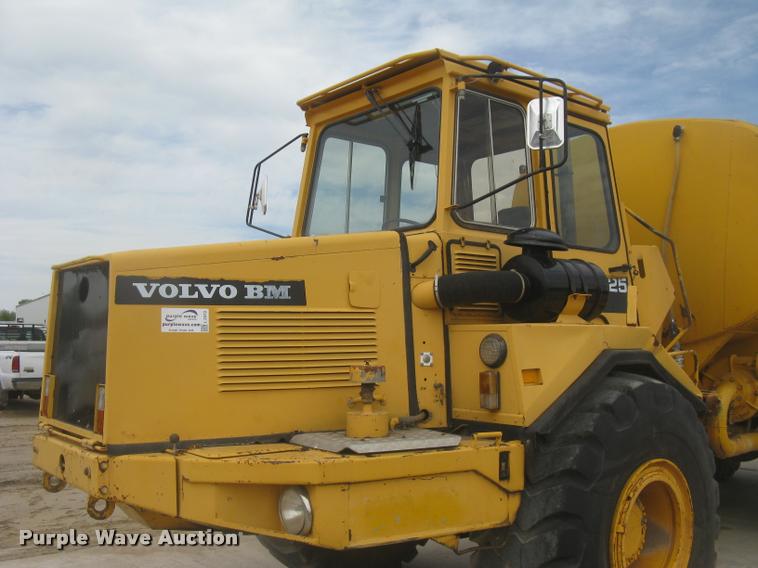 image for item L2372 Volvo BM A25 water truck