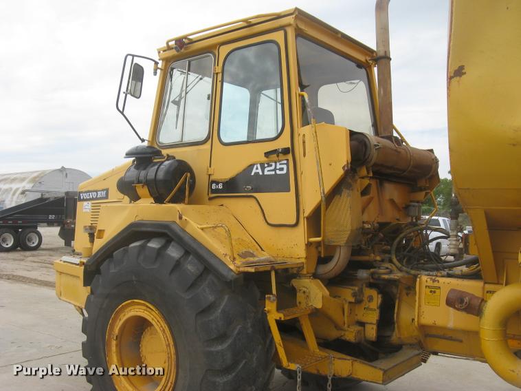 image for item L2372 Volvo BM A25 water truck