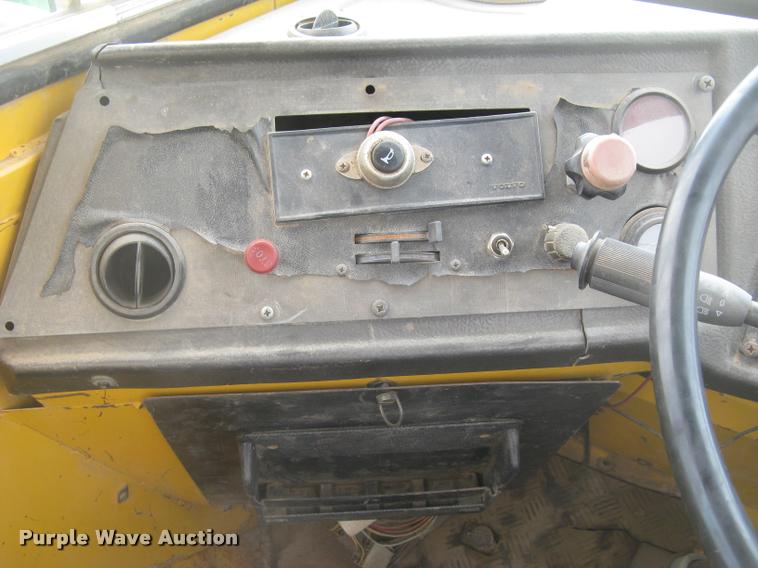 image for item L2372 Volvo BM A25 water truck