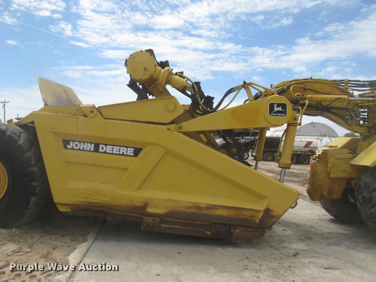 image for item L2373 1995 John Deere 862B elevating scraper