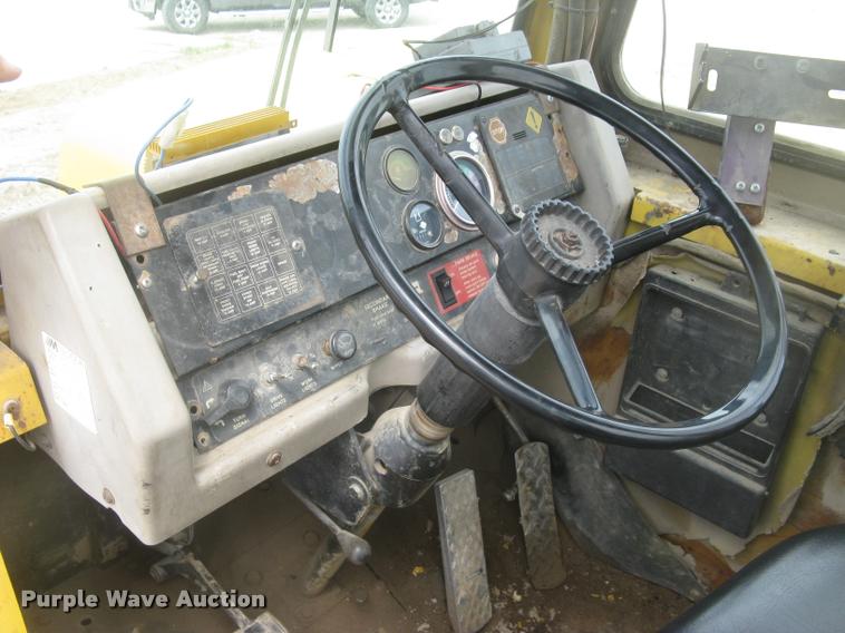 image for item L2373 1995 John Deere 862B elevating scraper