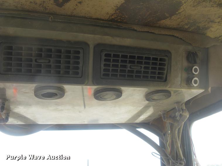 image for item L2373 1995 John Deere 862B elevating scraper