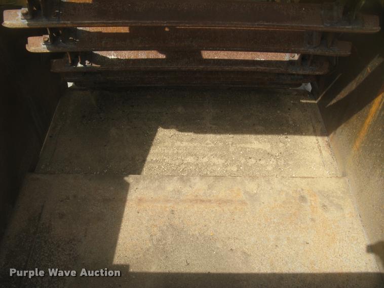 image for item L2373 1995 John Deere 862B elevating scraper