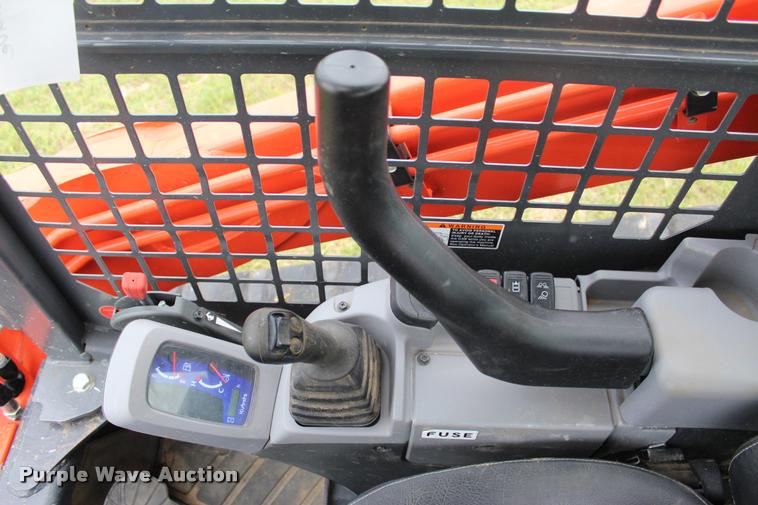 image for item L3119 2015 Kubota SVL75-2 skid steer
