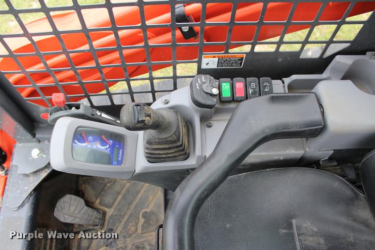 image for item L3119 2015 Kubota SVL75-2 skid steer