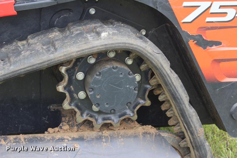 image for item L3119 2015 Kubota SVL75-2 skid steer