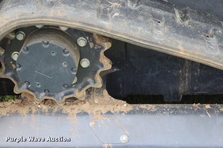 image for item L3119 2015 Kubota SVL75-2 skid steer